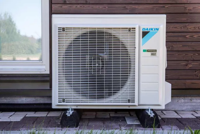 Installation d'une climatisation Daikin dans un appartement au rez-de-chaussée, Bordeaux, SVPC